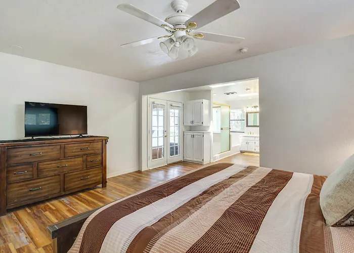 Deck + Pool Table: Nature Escape Holiday home Pinetop-Lakeside